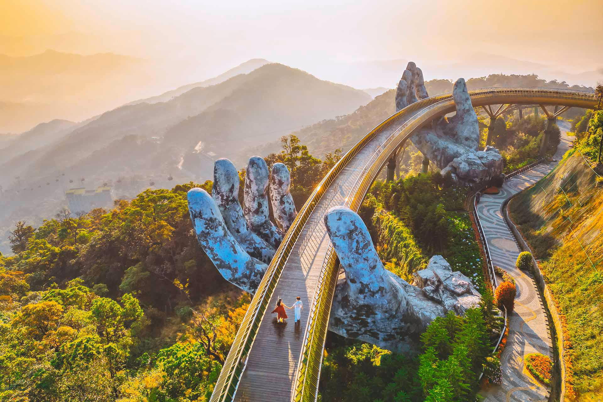 【中越】精彩峴港5日．無購物．漫步會安古城．粉紅公雞教堂．巴拿山佛手橋．法國山城．漫遊迦南島．Fantasy Park夢想樂園．入住五星飯店